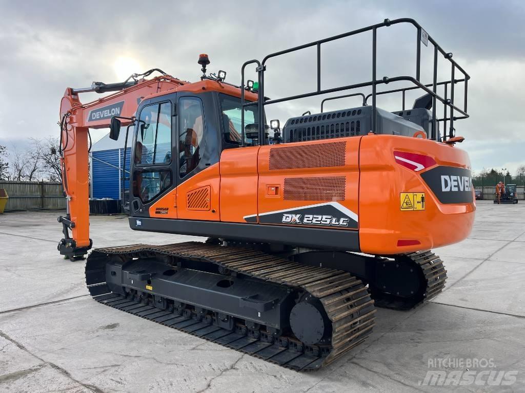 Develon DX 225 LC-7 Pásové rýpadlá