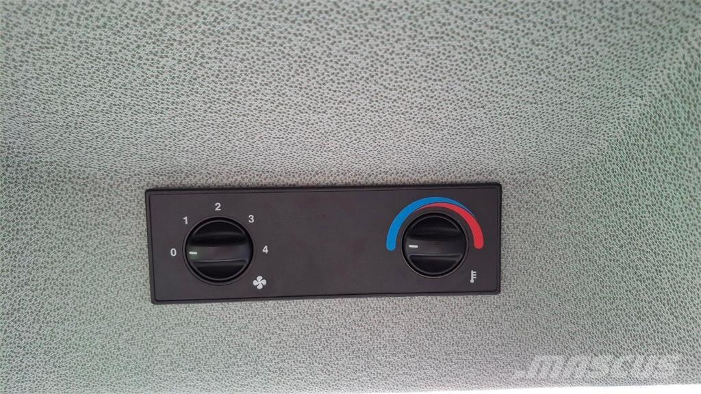 CLAAS Elios 210 Traktory