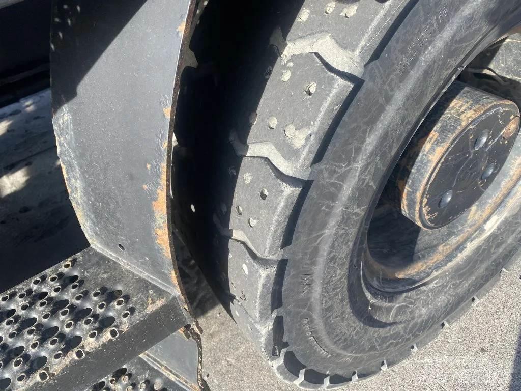 CAT M318F Kolesové rýpadlá