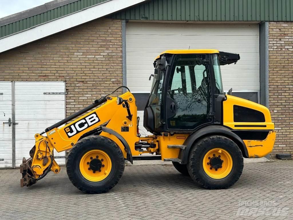 JCB TM220 SV A Teleskopické kolesové nakladače