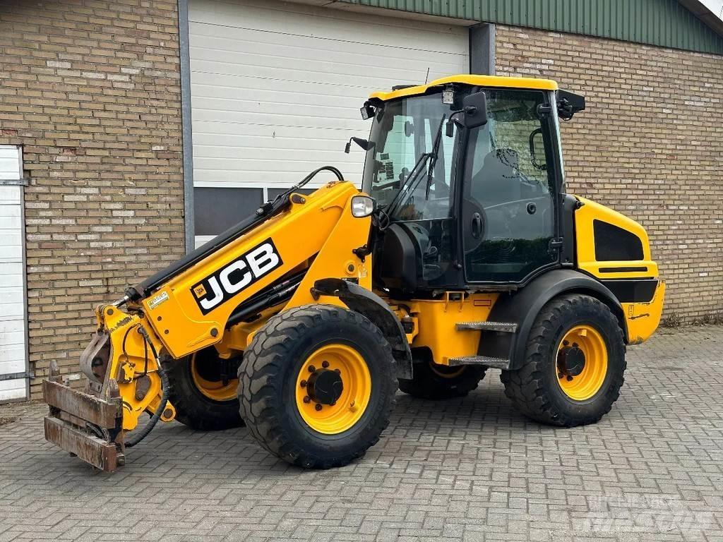 JCB TM220 SV A Teleskopické kolesové nakladače