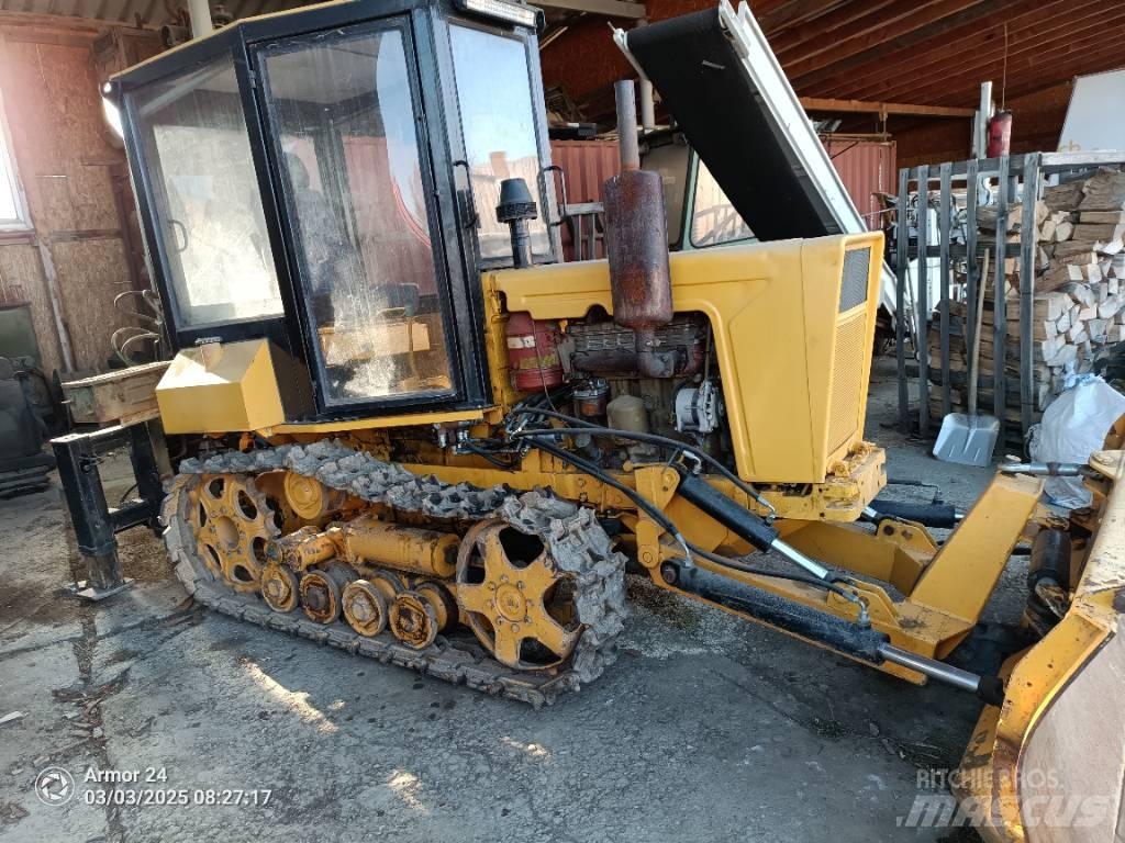  Bulgar T54 Kolesové dozéry