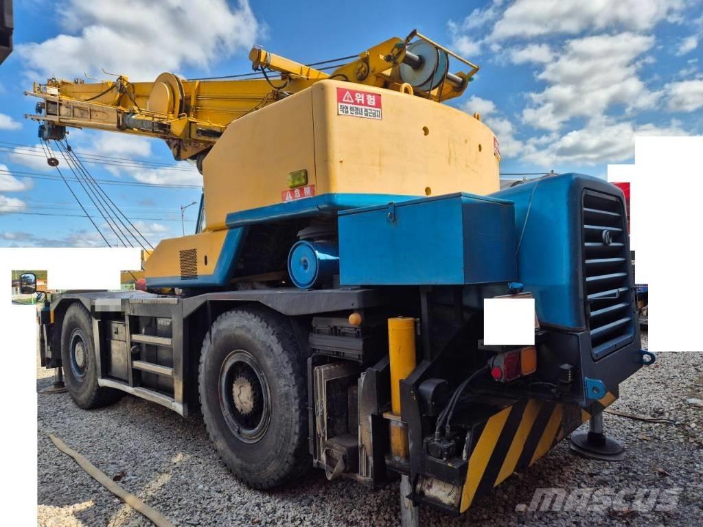 Kato KR 35 H Žeriavy pre ťažký terén