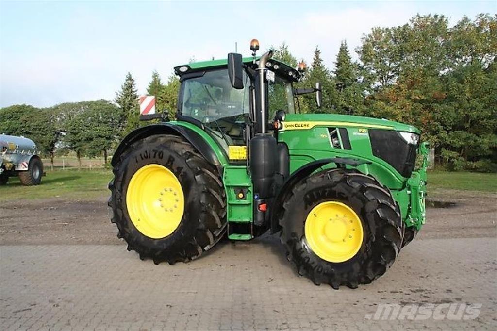 John Deere 6R195 Traktory