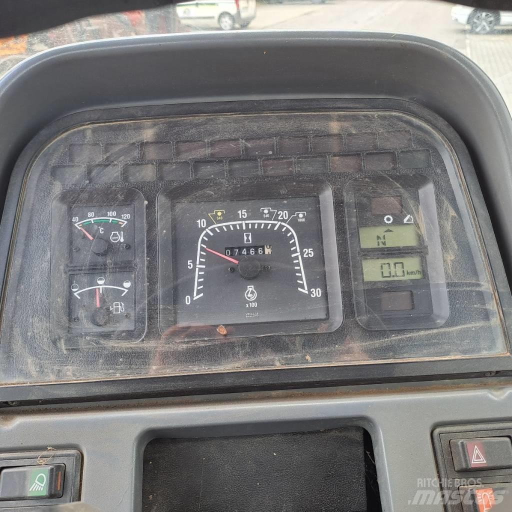 New Holland TS 110 Traktory