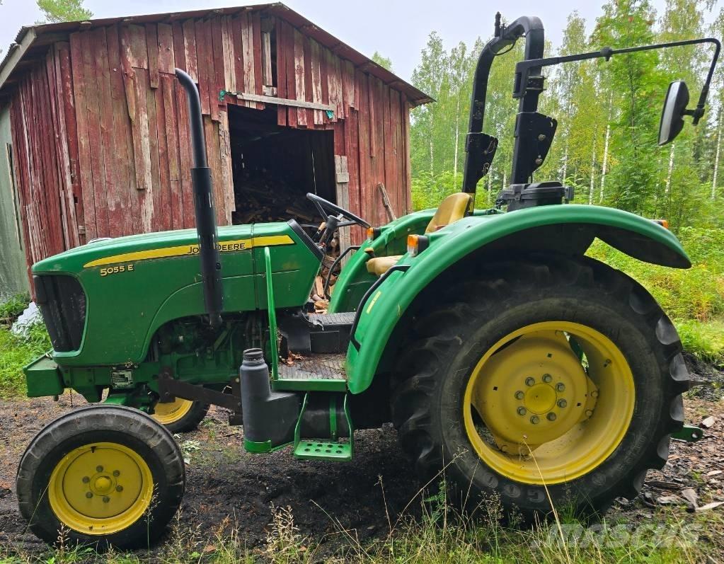 John Deere 5055 E Traktory