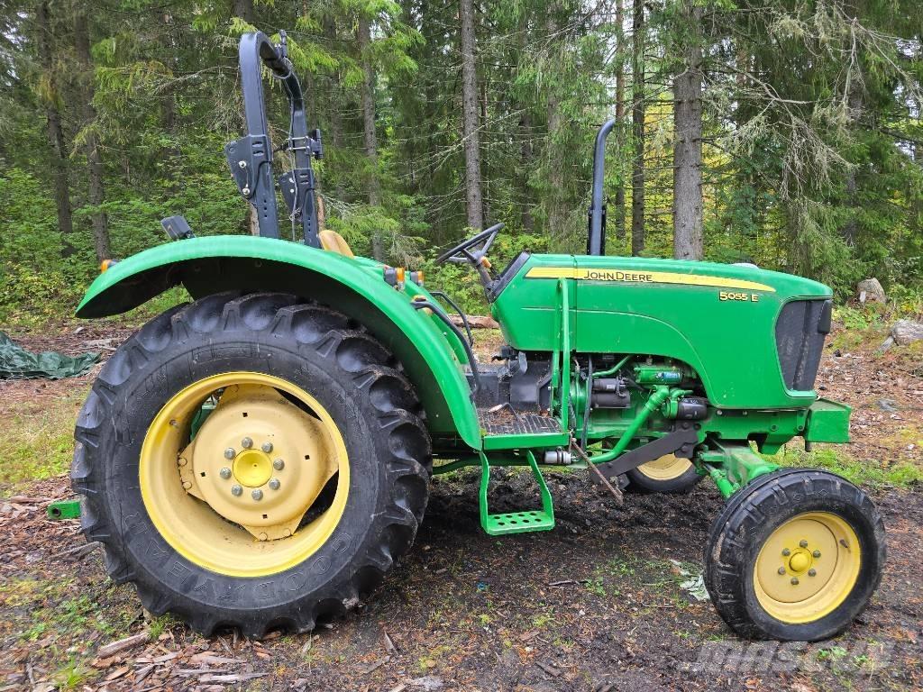 John Deere 5055 E Traktory