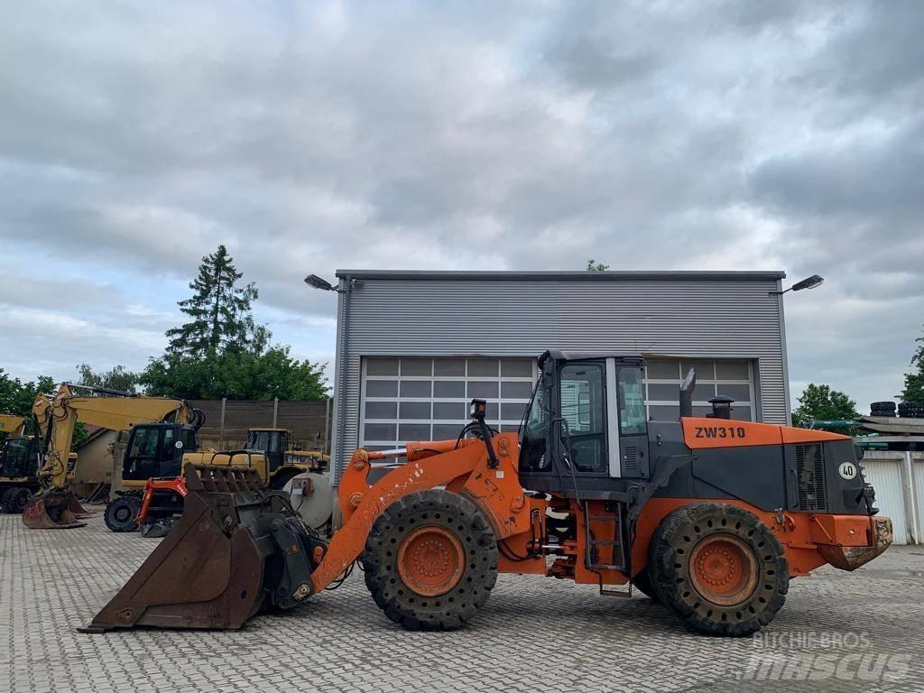 Hitachi ZW 310 Kolesové nakladače
