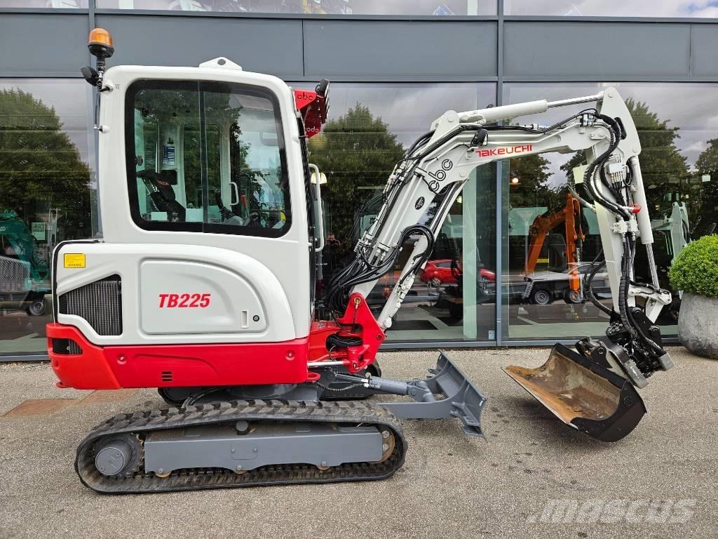 Takeuchi TB 225 Mini rýpadlá < 7t