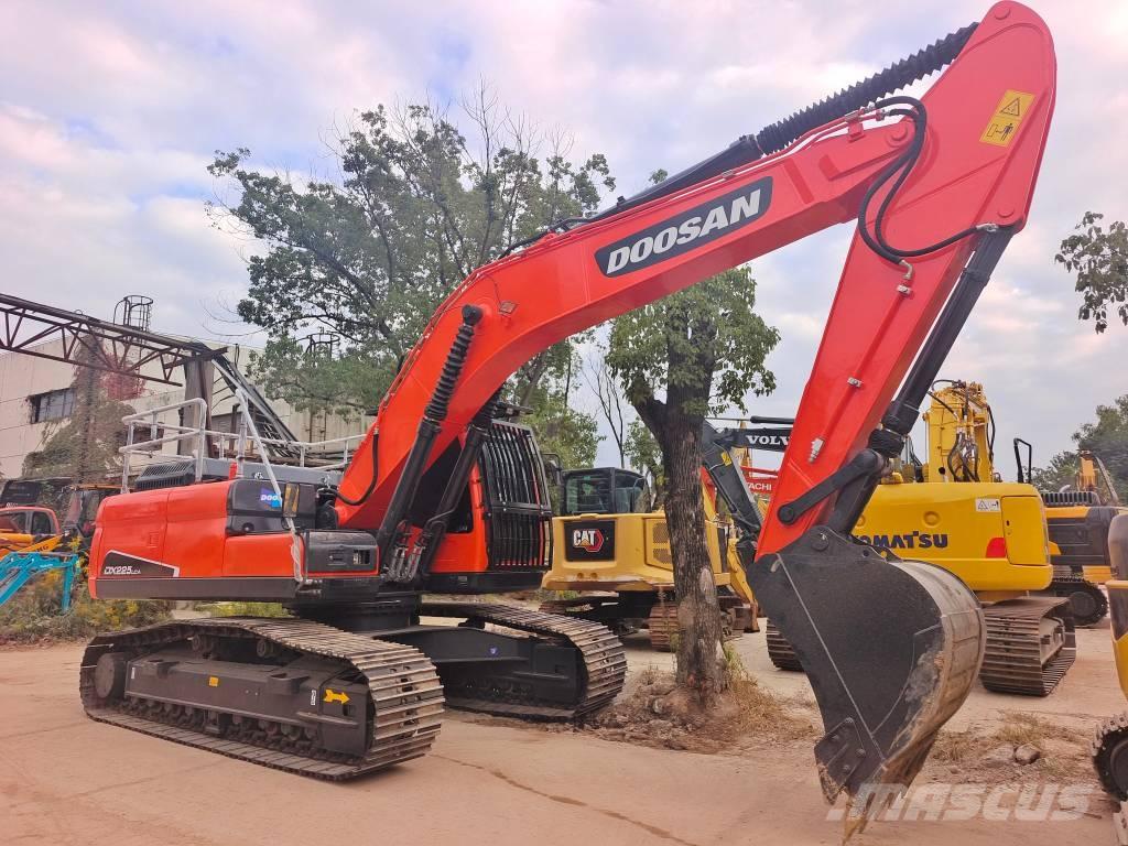 Doosan DX 225 Pásové rýpadlá