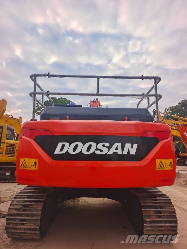 Doosan DX 225 Pásové rýpadlá