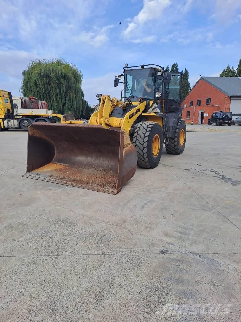 Komatsu WA 320-6 Kolesové nakladače