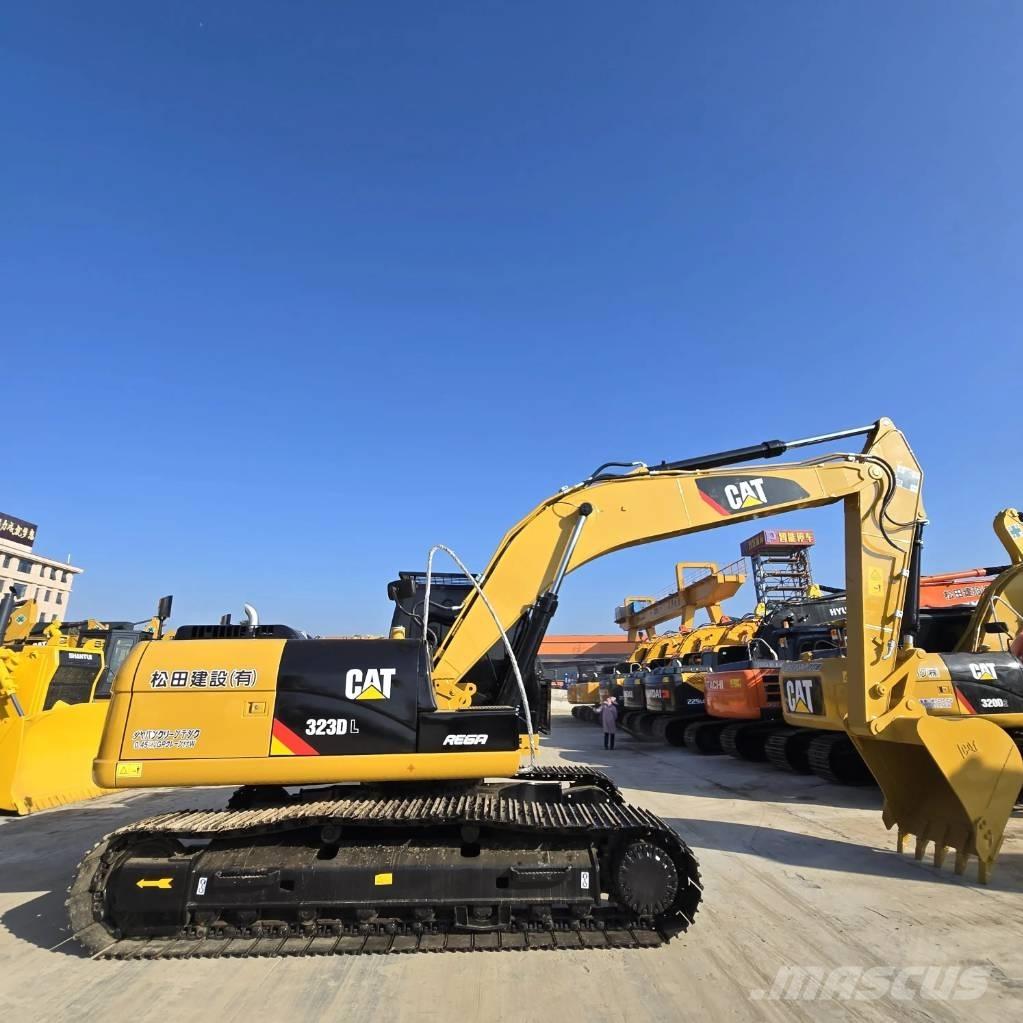 CAT 323 D L Midi rýpadlá 7 t - 12 t