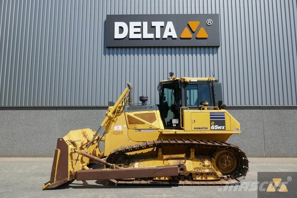 Komatsu D65WX-17 Pásové dozéry