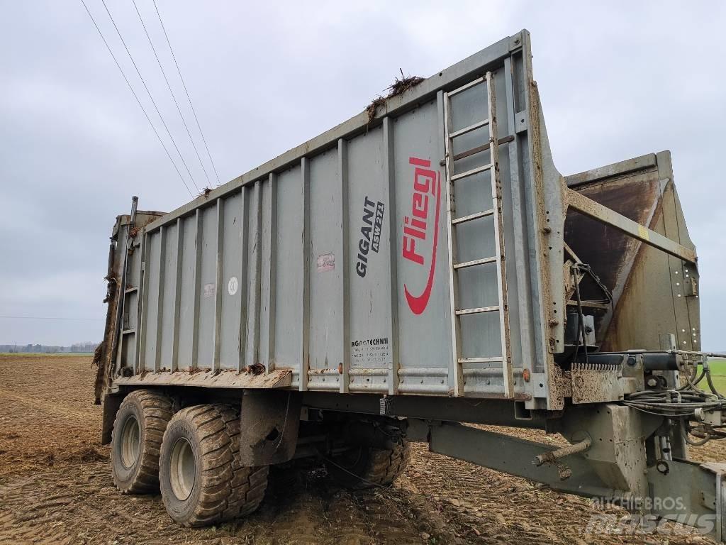 Fliegl ASW271 GIGANT Rozmetadlá maštaľného hnoja
