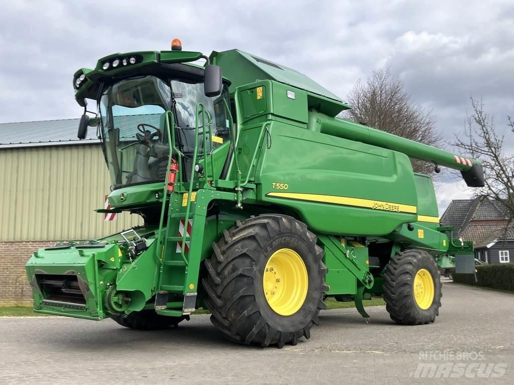 John Deere T550 Kombinované zberacie stroje