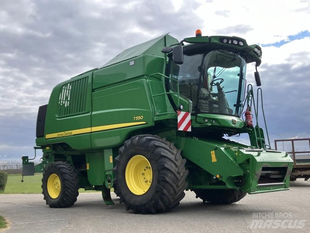John Deere T550 Kombinované zberacie stroje