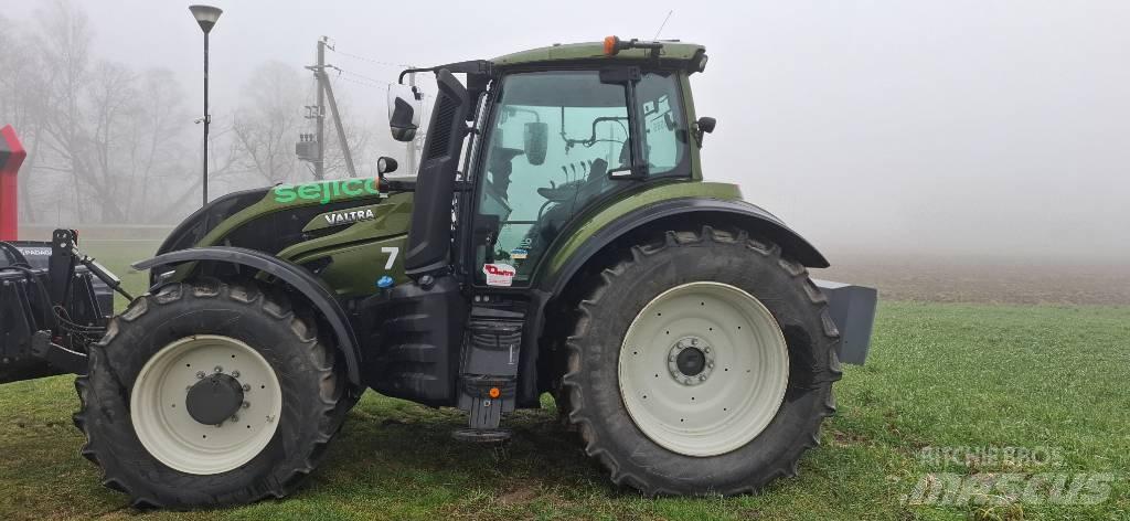 Valtra T235 active Traktory