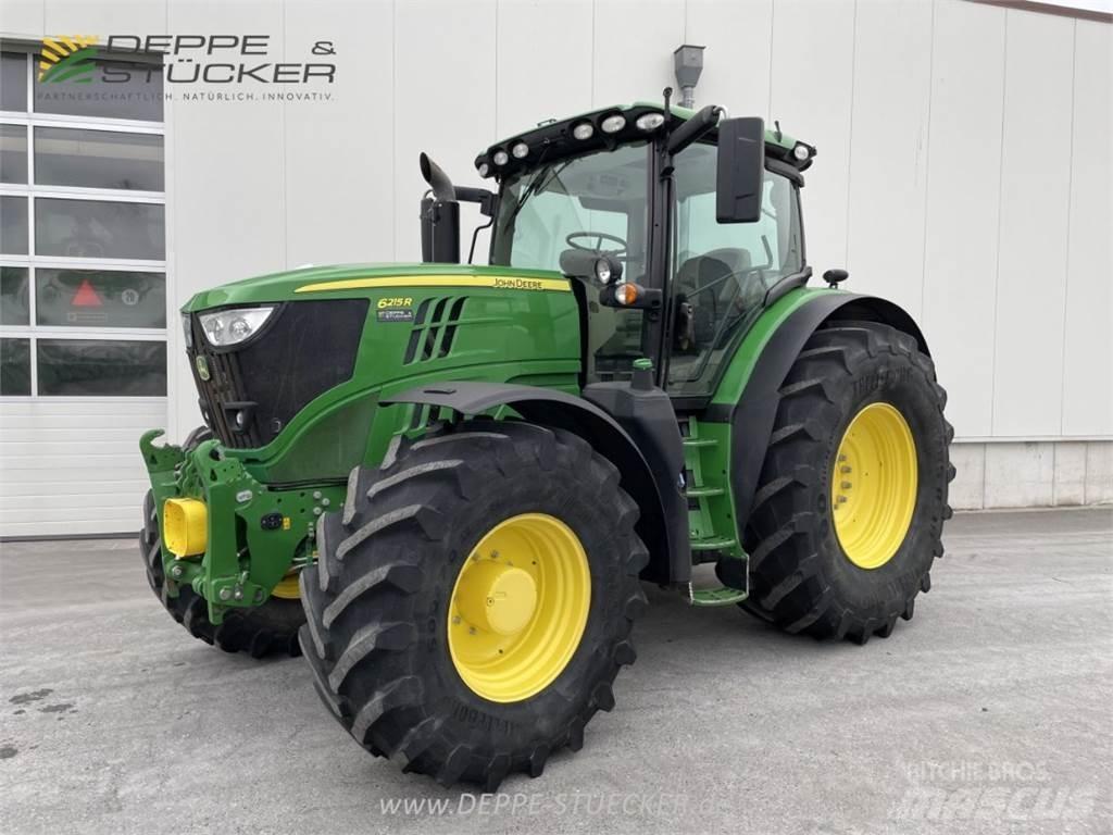 John Deere 6215R Traktory