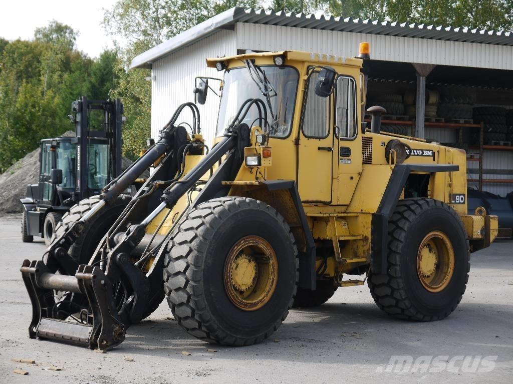 Volvo L 90 Kolesové nakladače