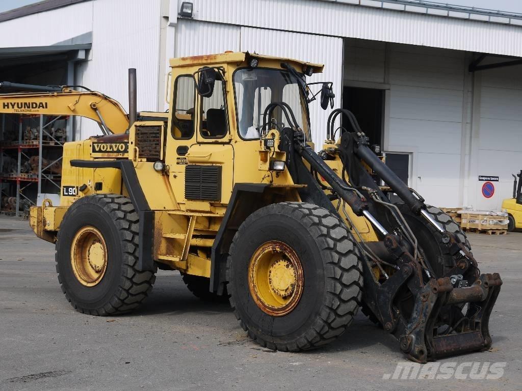 Volvo L 90 Kolesové nakladače