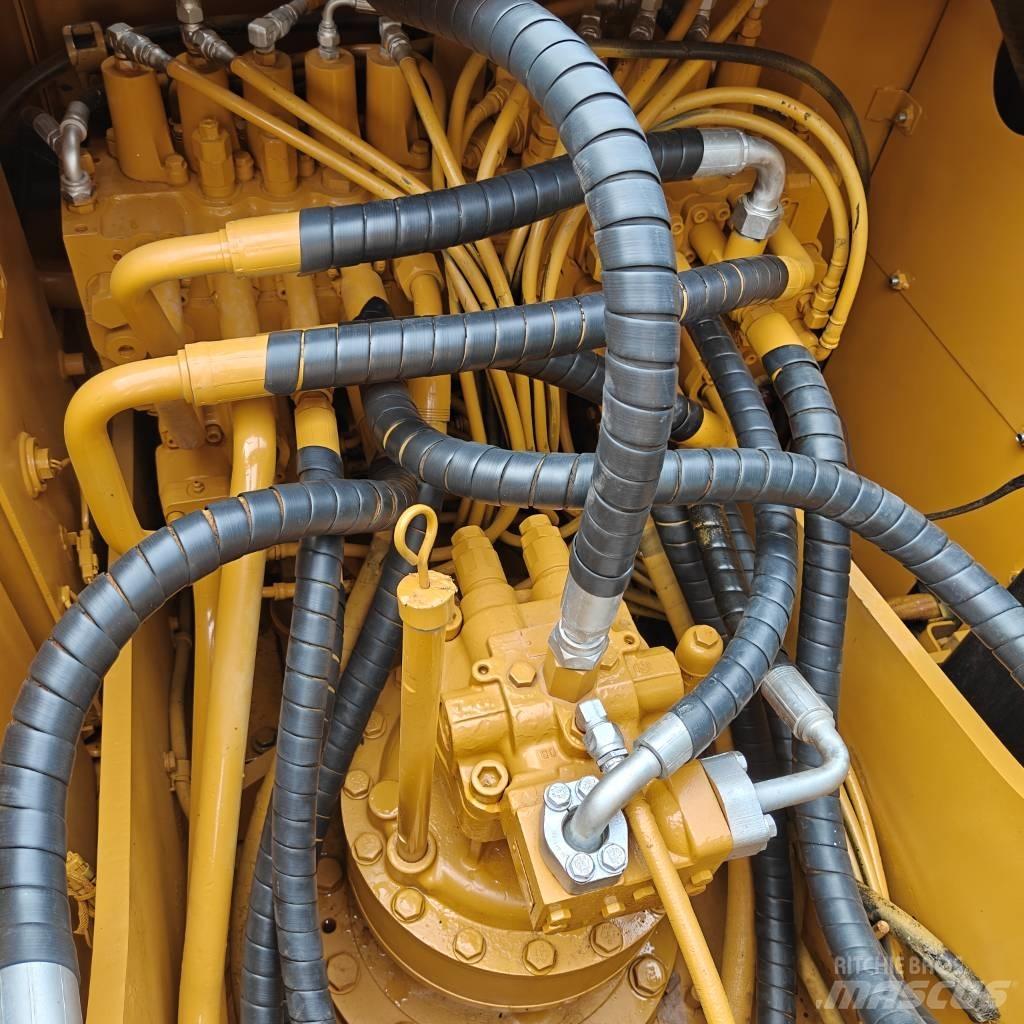CAT 320D2 Pásové rýpadlá