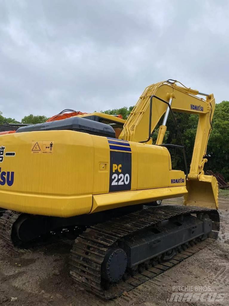 Komatsu 220 Pásové rýpadlá