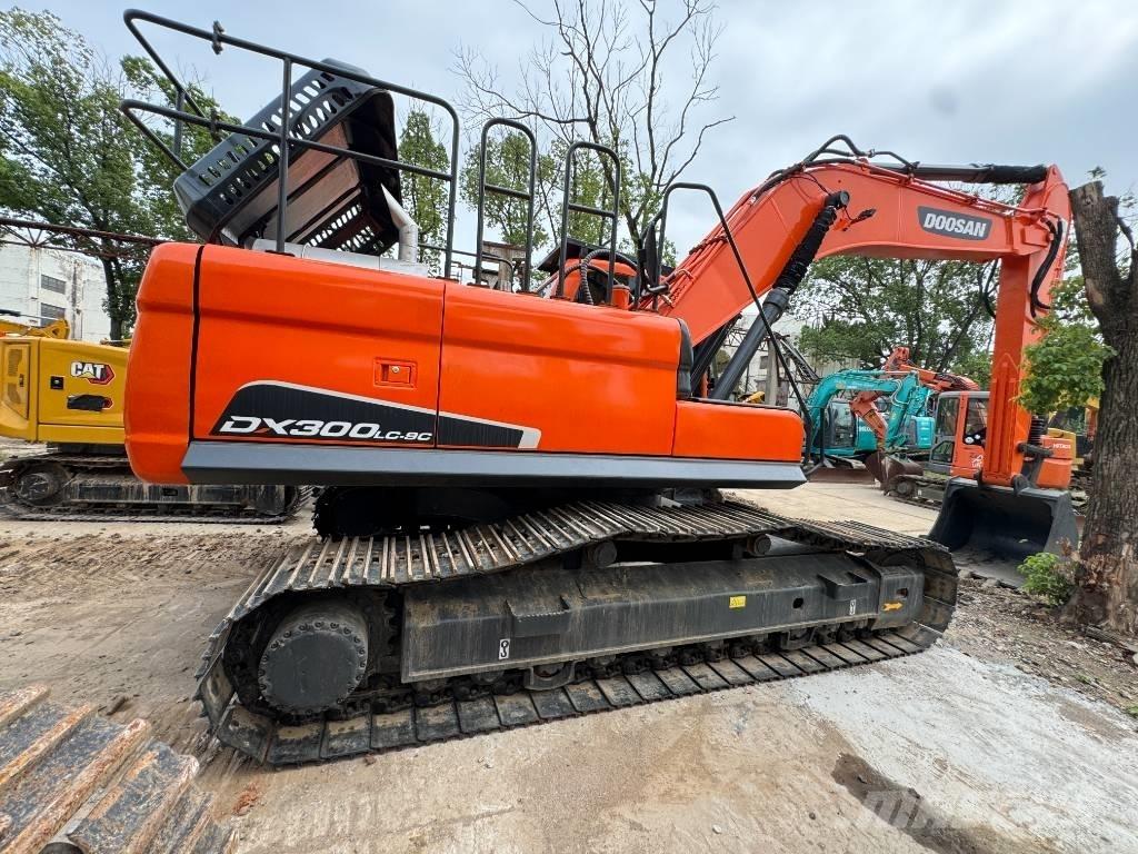 Doosan DX 300 LC LR Pásové rýpadlá