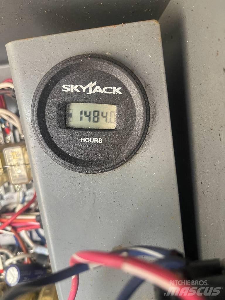 SkyJack SJ 9250 RT Nožnicové zdvíhacie plošiny