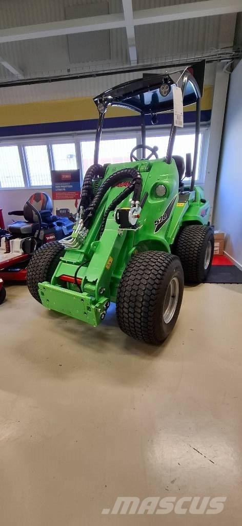 Avant 528 Viacúčelové nakladače