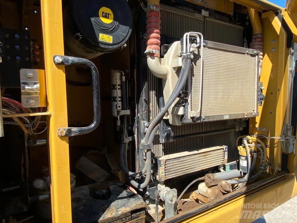 CAT 323 E Pásové rýpadlá