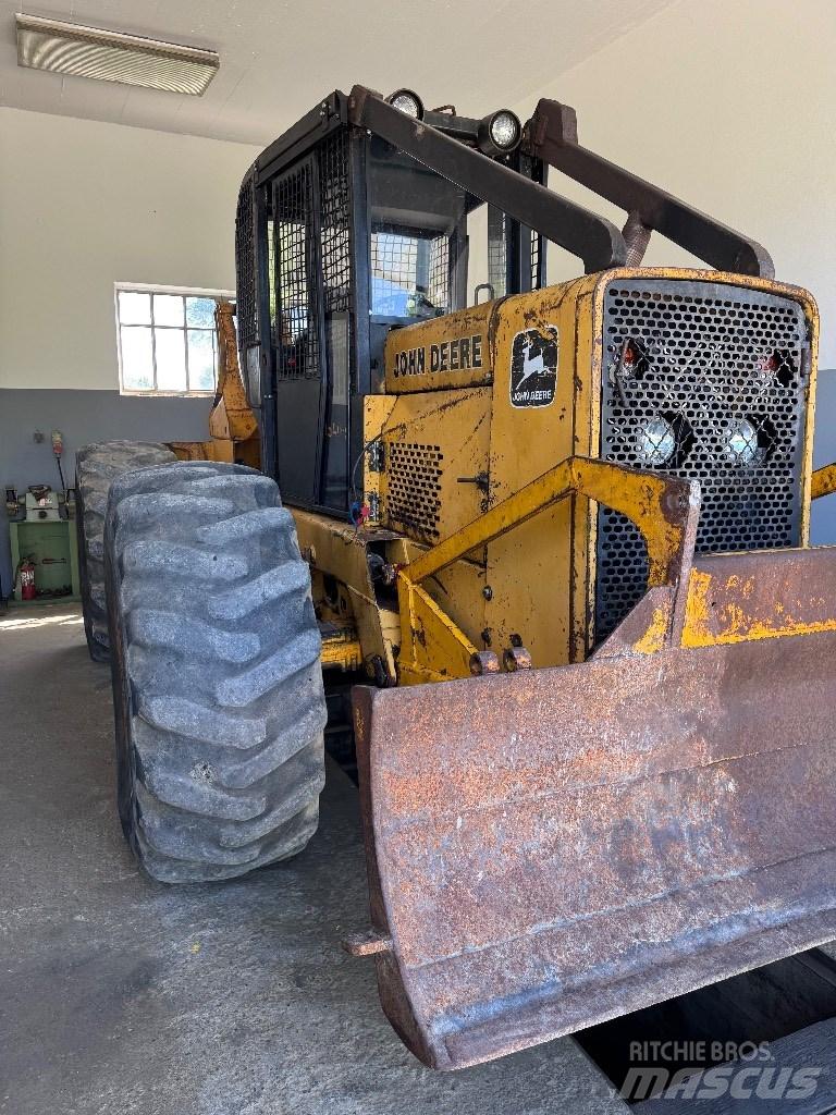 John Deere 540b 540b Lesné traktory