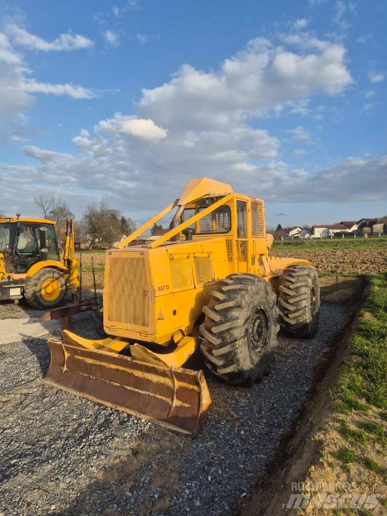 John Deere 667d Lesné traktory