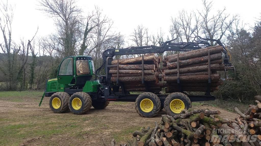 John Deere 1110 E Lesné traktory