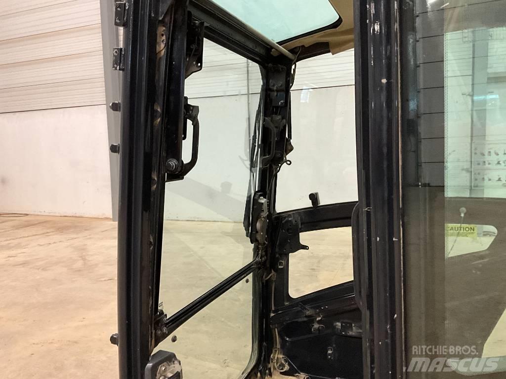 Kubota U 56-5 Kabíny a interiér