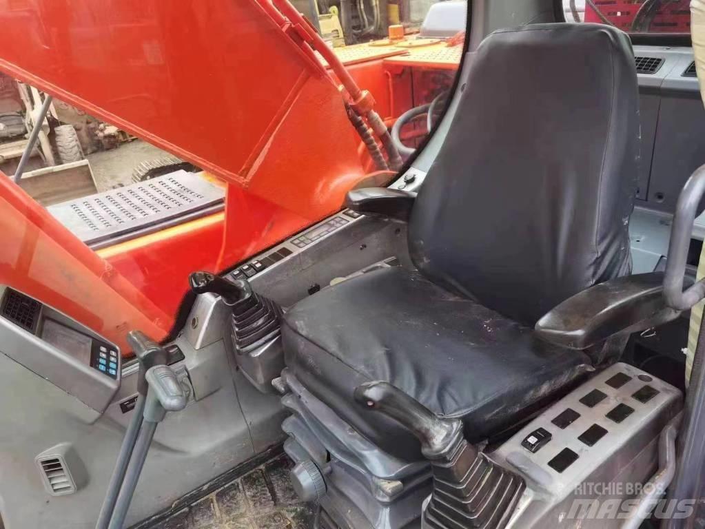 Doosan DX225LC Pásové rýpadlá