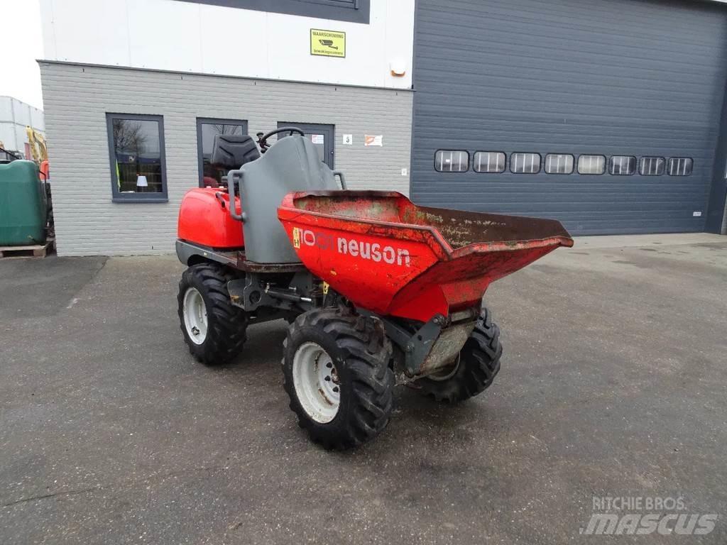 Neuson 1001 Stavebné sklápače