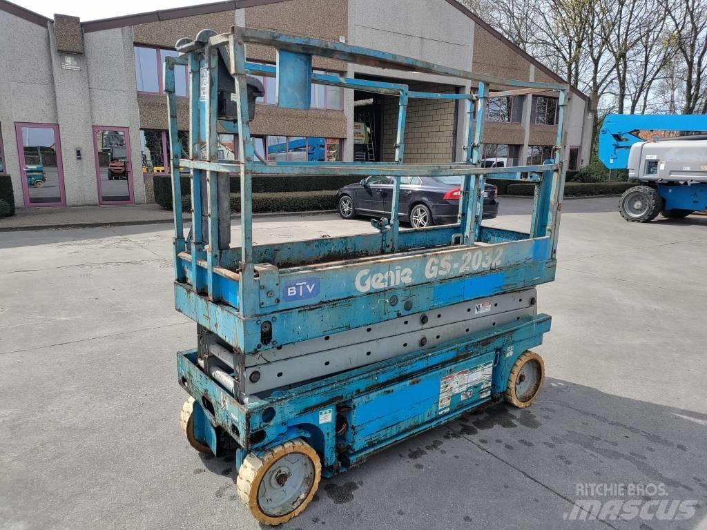 Genie GS 2032 Nožnicové zdvíhacie plošiny