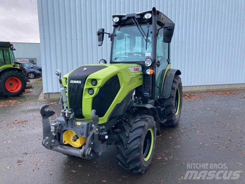 CLAAS NEXOS 240 S Traktory