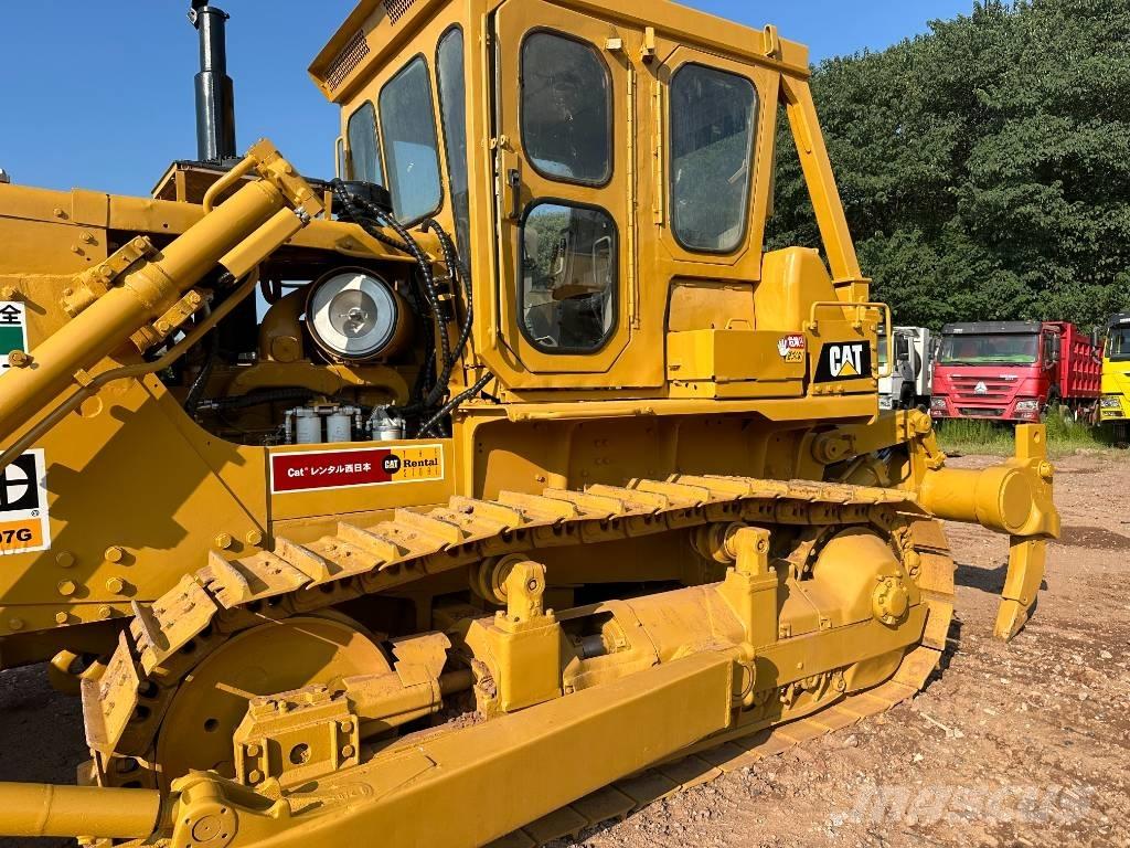CAT D7G Pásové dozéry