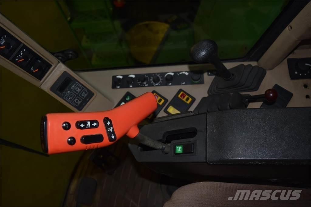 John Deere 2064 Kombinované zberacie stroje