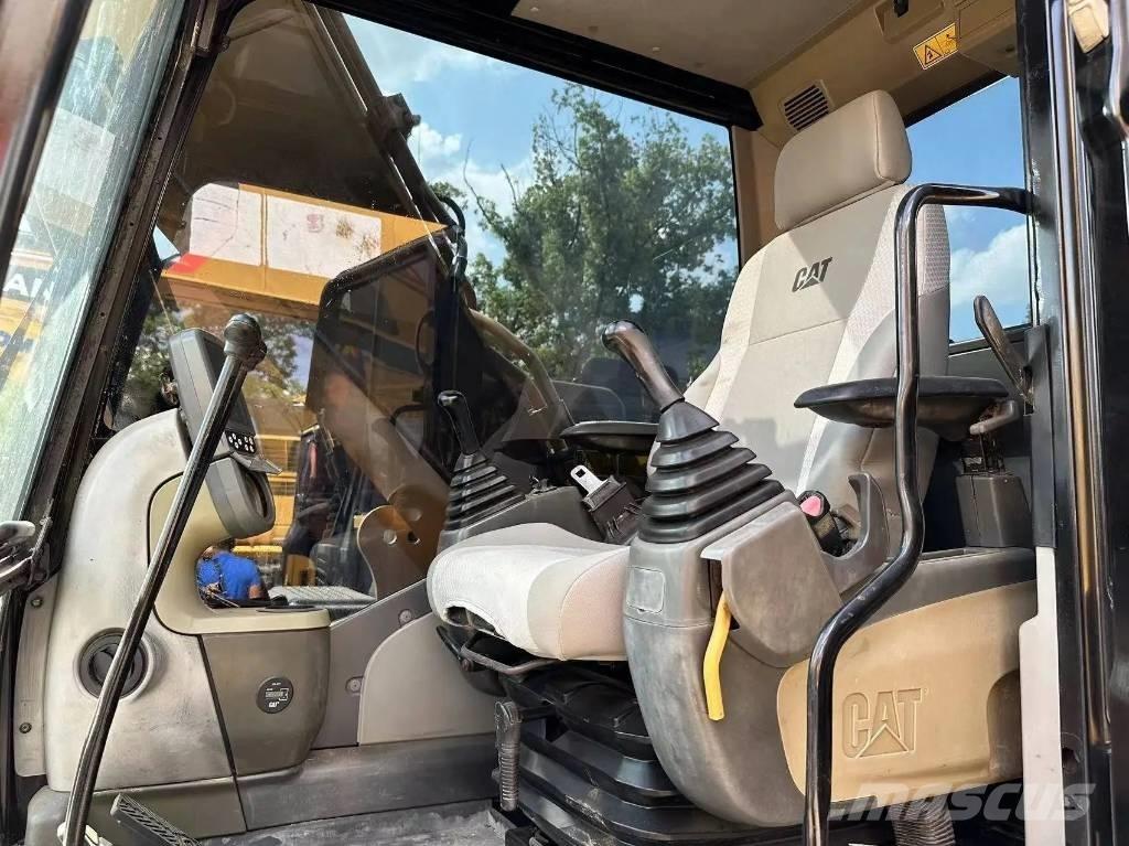 CAT 315D2 Pásové rýpadlá