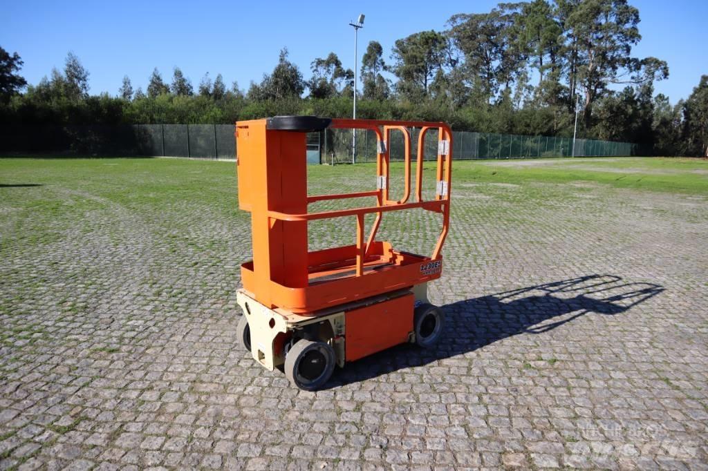 JLG 1230ES Vertikálne stĺpové výťahy