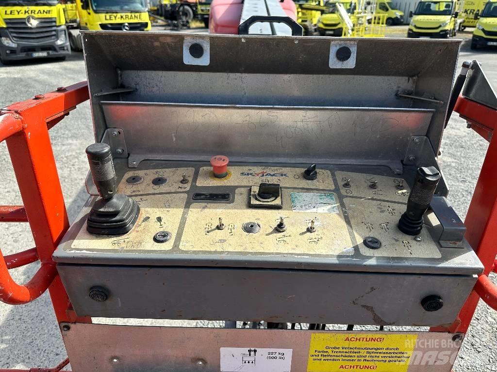 SkyJack SJ66T Kĺbové plošiny