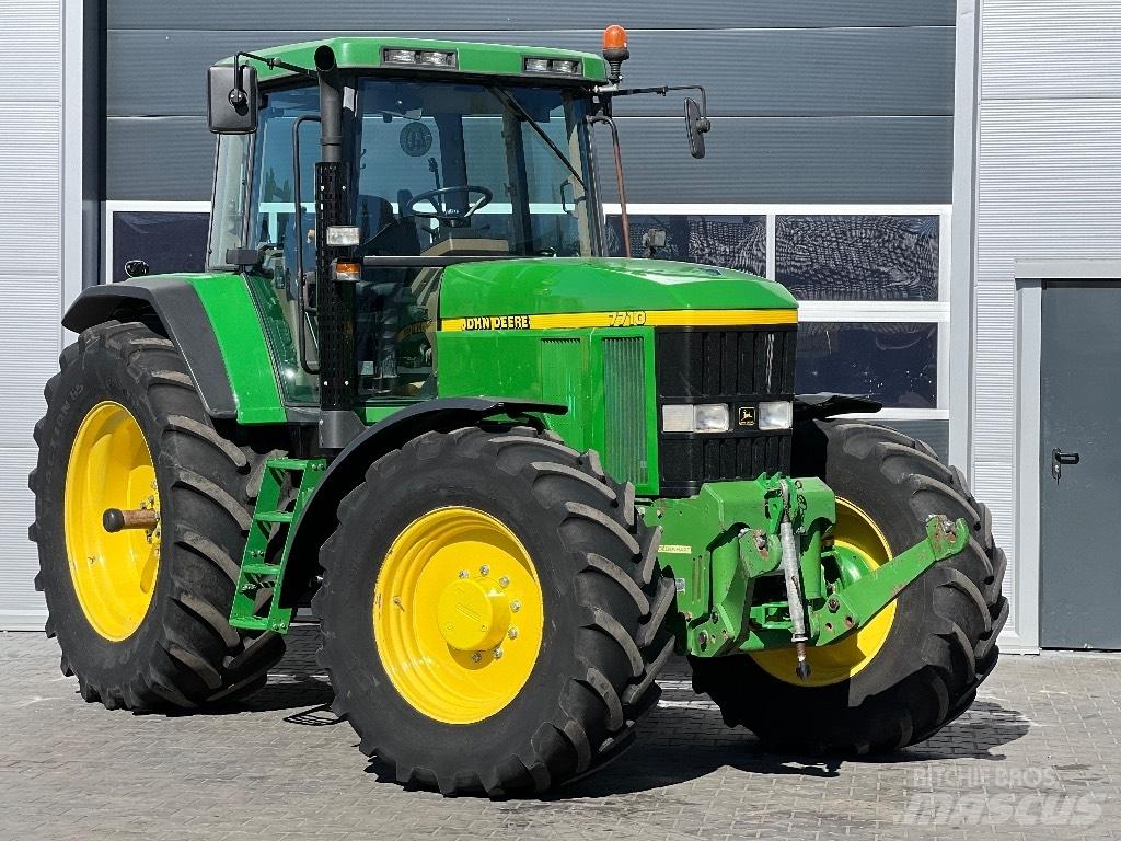 John Deere 7710 PQ Traktory