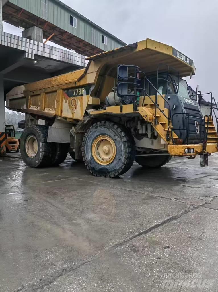 CAT 777E Kĺbové nákladné autá