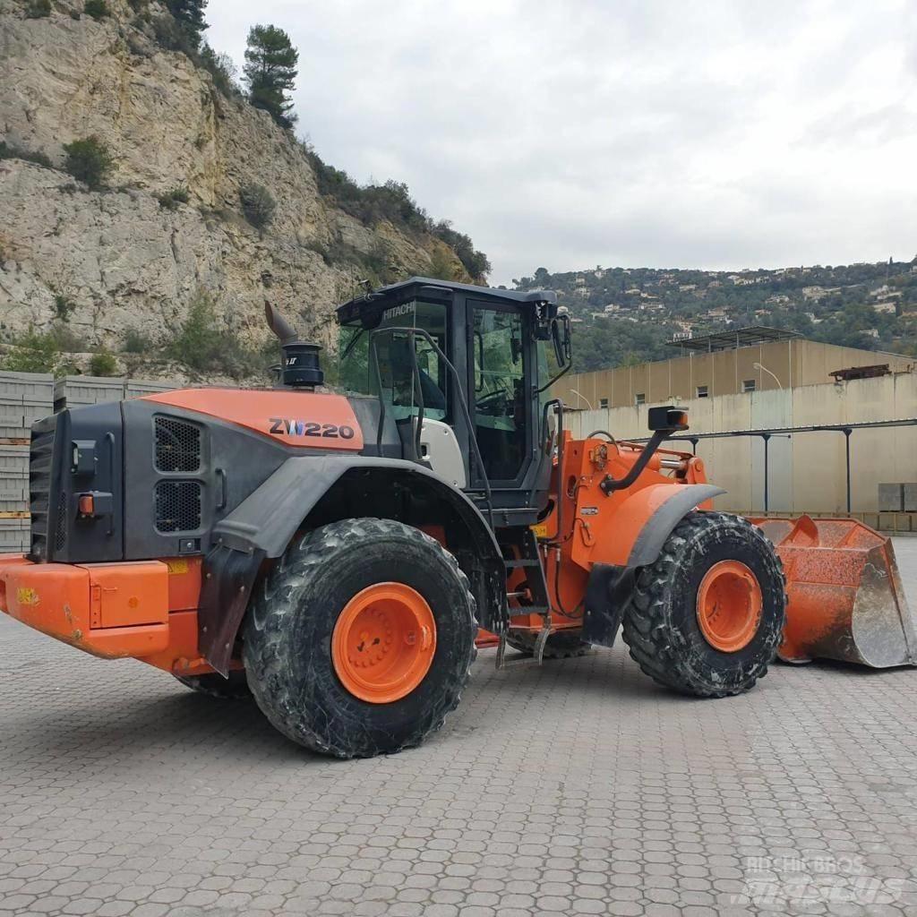 Hitachi ZW 220-5 Kolesové nakladače