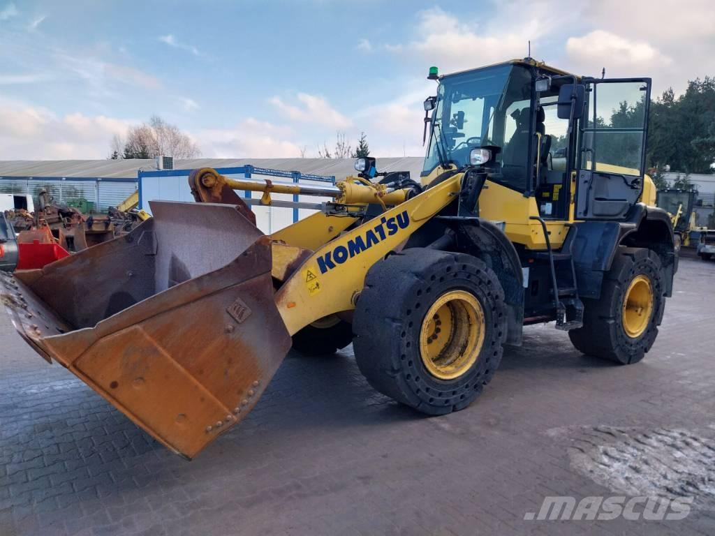 Komatsu WA270-7 Kolesové nakladače