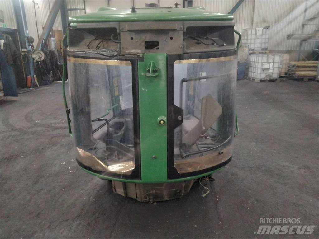 John Deere 1270E Kabíny a interiér
