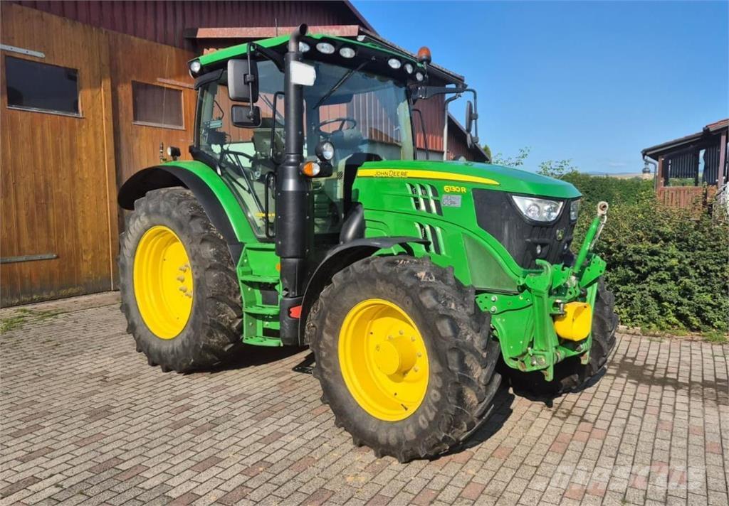 John Deere 6130R Traktory